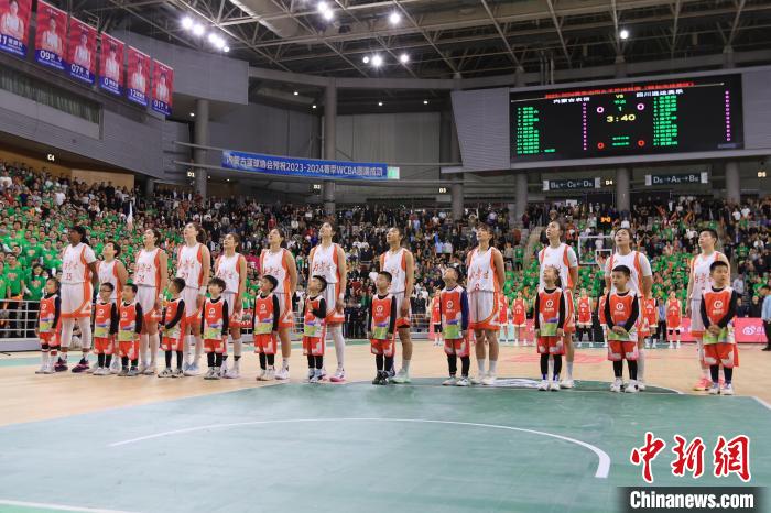 WCBA冠军战首战：内蒙古农信女篮在主场以85-90不