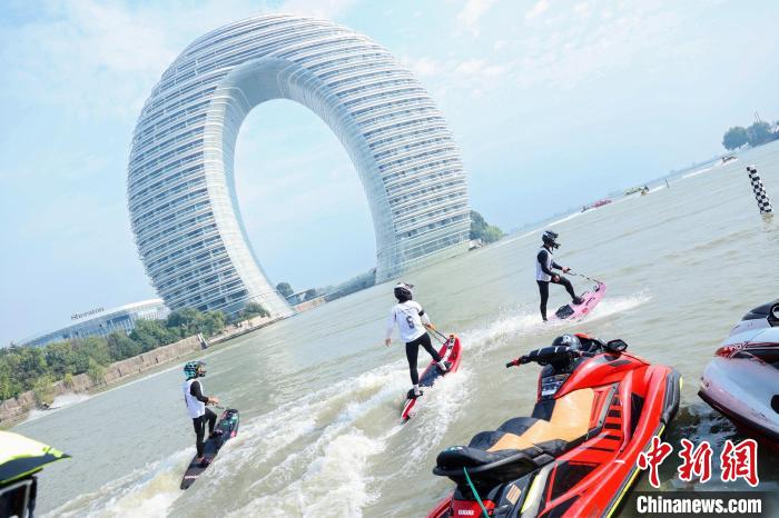 在太湖之上乘风破浪：浙江湖州举行的第21届全国