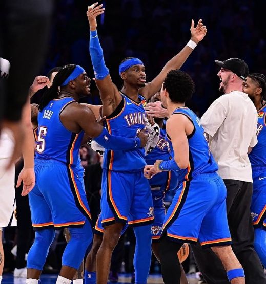 亚历山大连续127场得分20+打破张伯伦63年纪录创历