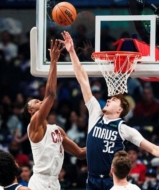 哈登7助攻串联骑士大胜独行侠 米切尔莫布利联手