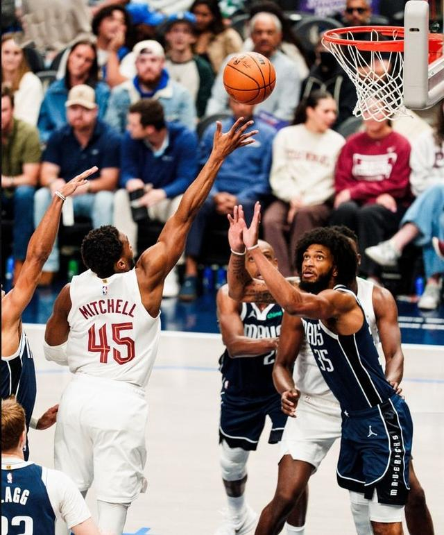 哈登7助攻串联骑士大胜独行侠 米切尔莫布利联手