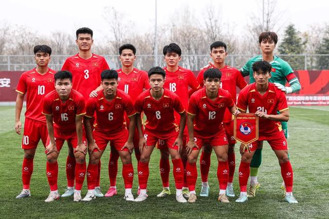 中国U23首战0比2负泰国 朝鲜越南强敌考验球队韧