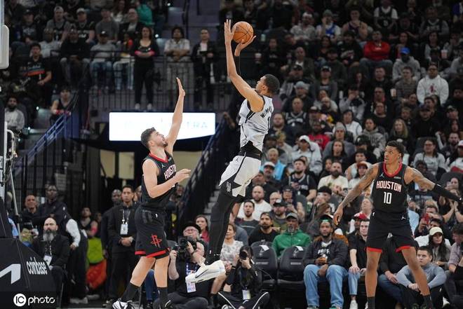 火箭队攻防失守被马刺压制 杜兰特疲态难掩球队