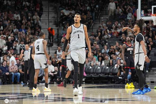 火箭队攻防失守被马刺压制 杜兰特疲态难掩球队