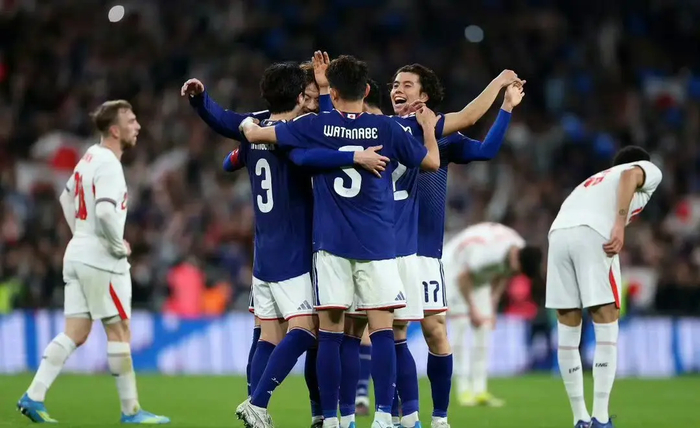 日本队首胜英格兰：技术流战术掀翻三狮军团