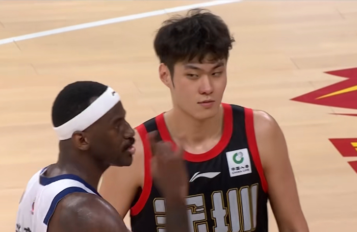 王浩然砍32分率深圳大胜广厦终结对手连胜