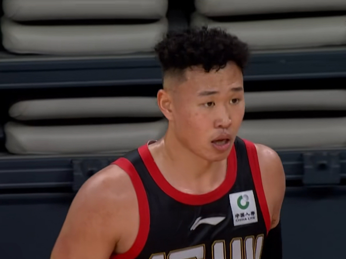 王浩然砍32分率深圳大胜广厦终结对手连胜