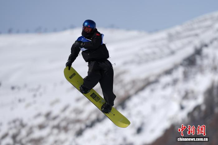 苏翊鸣生日当天摘得米兰冬奥首金 中国单板滑雪